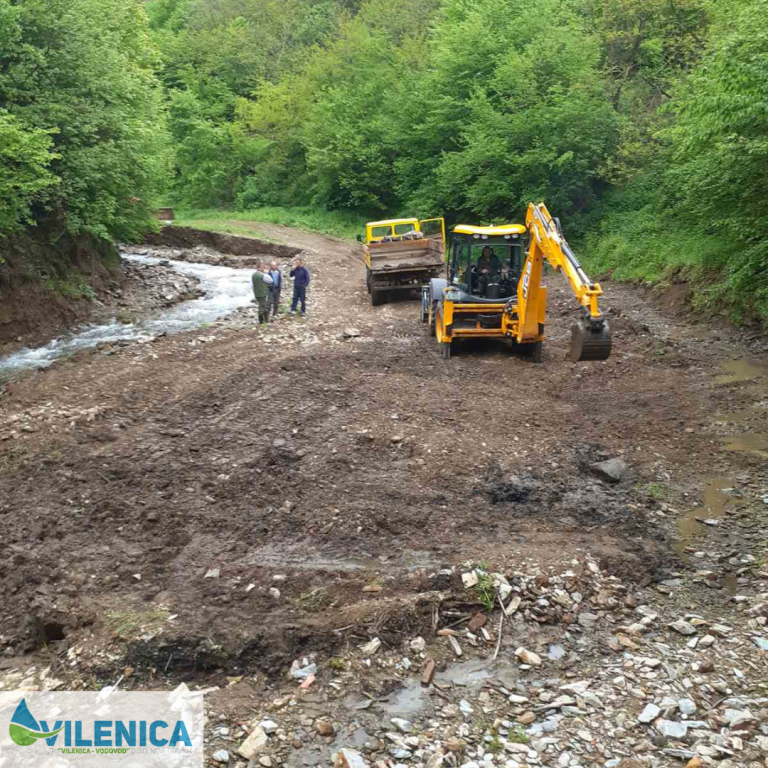 J.P. “VILENICA-VODOVOD” D.O.O. NOVI TRAVNIK RADI NA ČIŠĆENJU OTVORENOG VODOZAHVATA  “JAGLINAC”