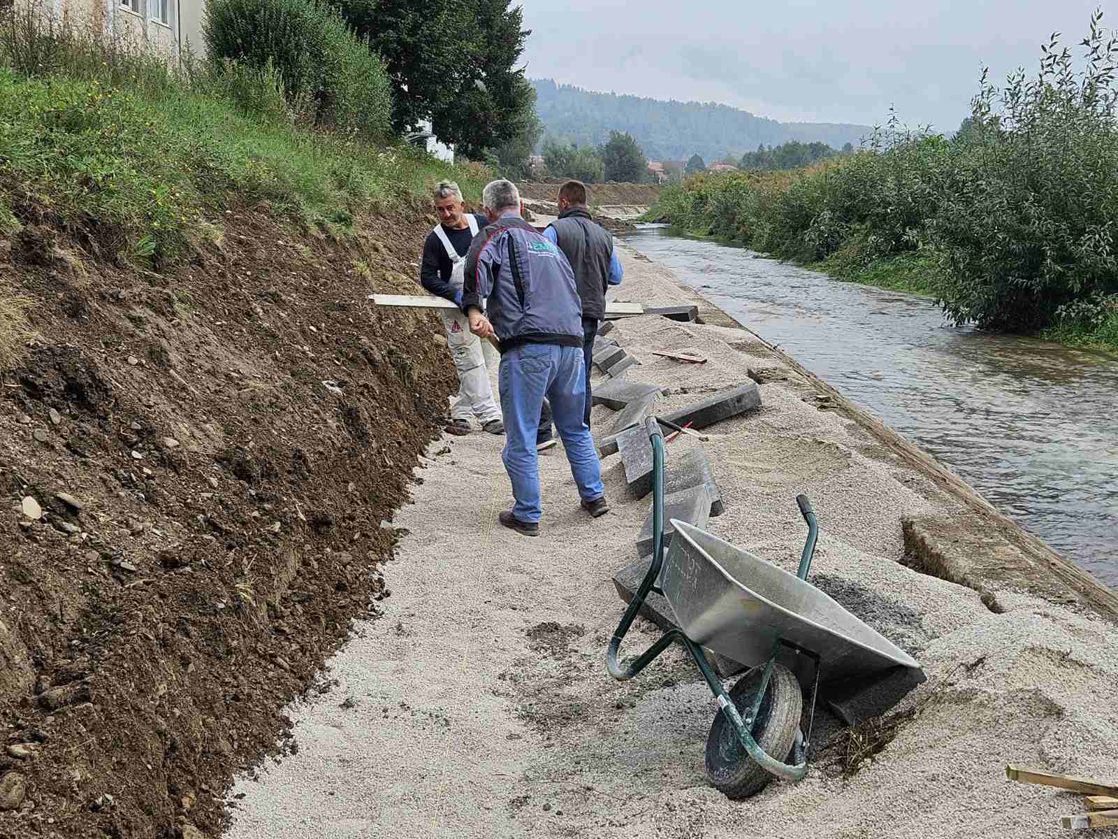 U tijeku radovi na uređenju šetnice i korita rijeke Jaglenice
