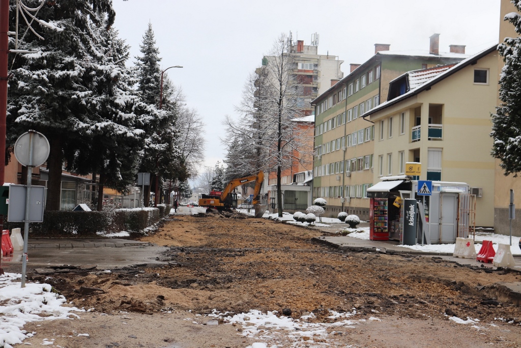 OBAVIJEST O NASTAVKU  RADOVA NA REKONSTRUKCIJI GRADSKE PROMETNICE U NOVOM TRAVNIKU (dionica od caffe „Lotos“ do solitera)