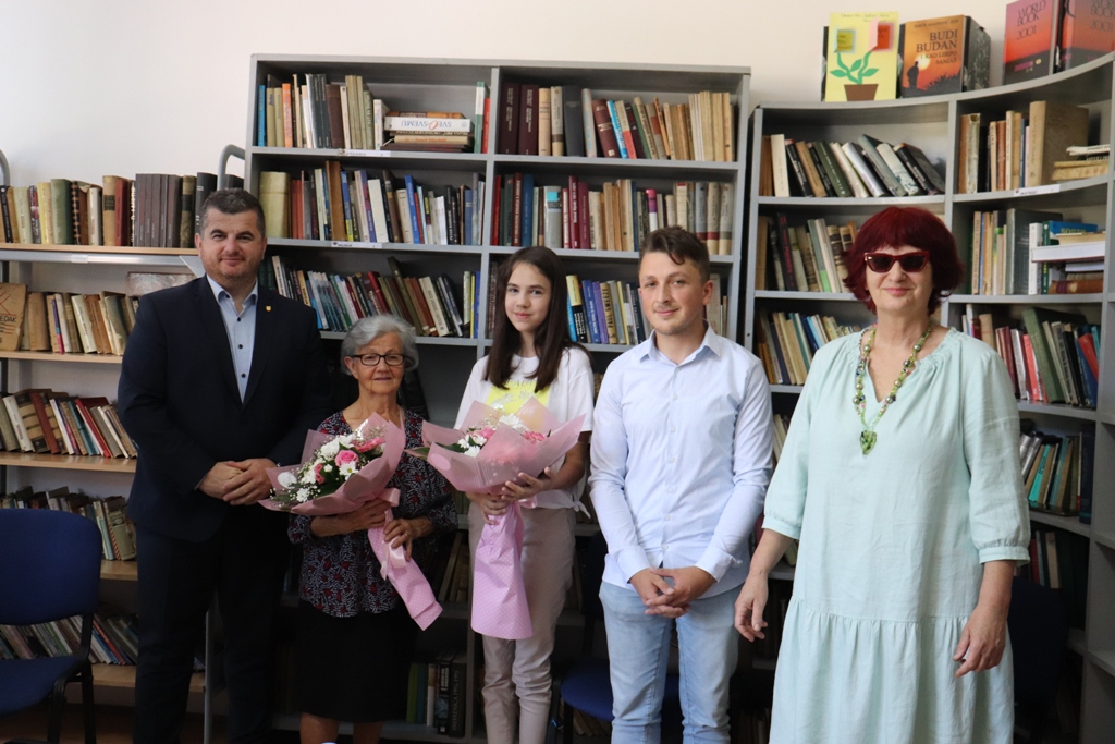 Ankica i Selma- najčitateljice Gradske knjižnice/biblioteke Novi Travnik