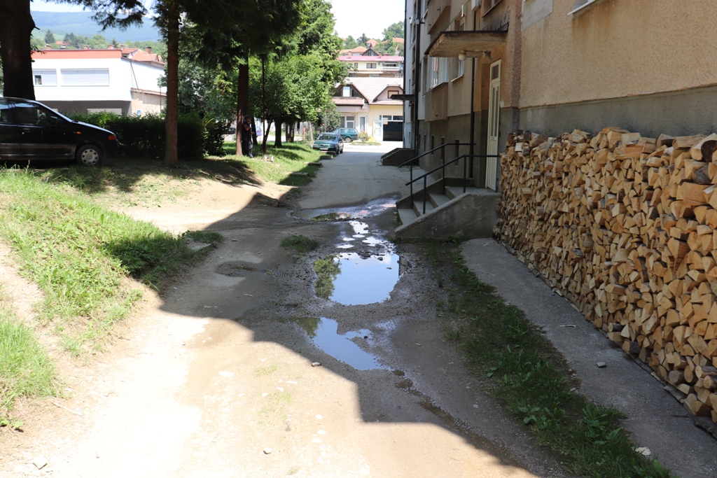 Gotovo 400 000 KM za rekonstrukciju lokalnih puteva i asfaltiranje prilaza stambenim zgradama
