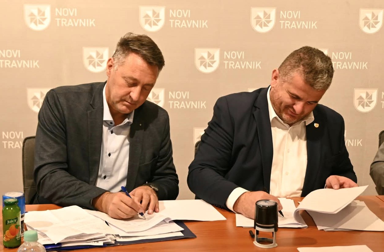 Potpisani ugovori u vrijednosti 850.000 KM: Novom Travniku pripalo 700.000 