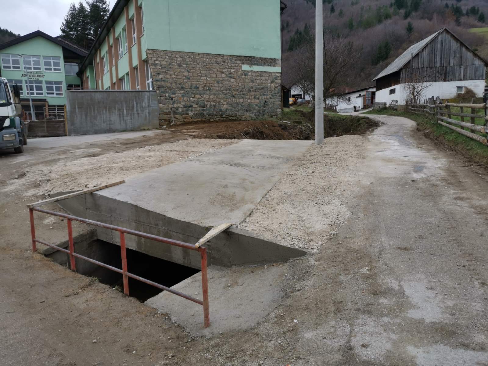 Uređen prilaz Osnovnoj školi „Edhem Mulabdić“ Opara