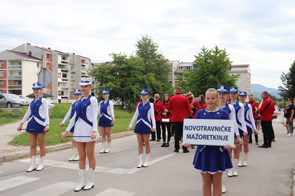 Novotravničke mažoretkinje organizirale defile za pamćenje!