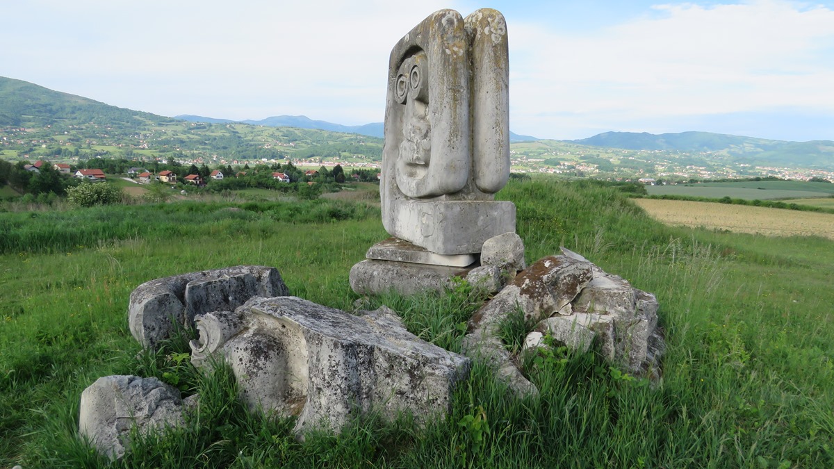 nekropola_zrtava_fasizma_smrike_novi_travnik_afanabazovic3.jpg