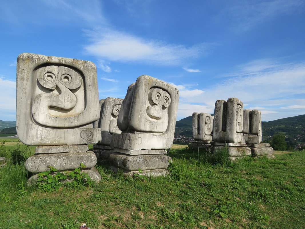 nekropola_zrtava_fasizma_smrike_novi_travnik_afanabazovic5.jpg