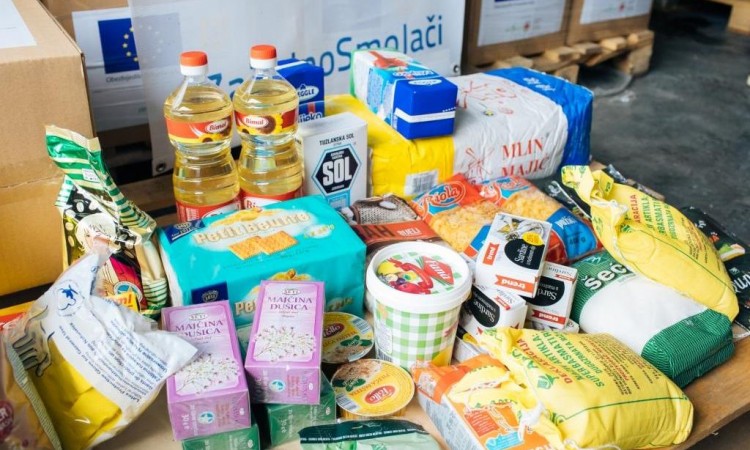 Na kućni prag isporučeni paketi pomoći u povodu katoličkog i pravoslavnog Božića